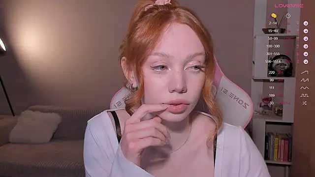 Snapshot of Elisahsthetics chatting on 02.13.26 Elisahsthetics online show from 02.13.26