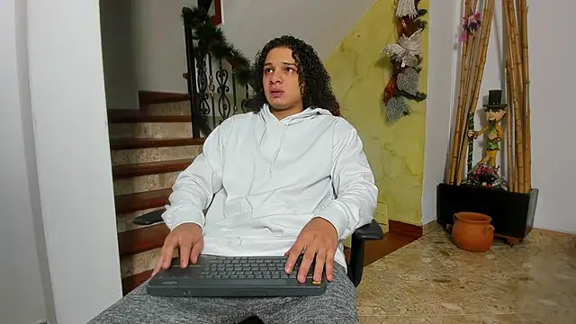 Snapshot of Belamiramill chatting on 11.18.25 Belamiramill online show from 11.18.25