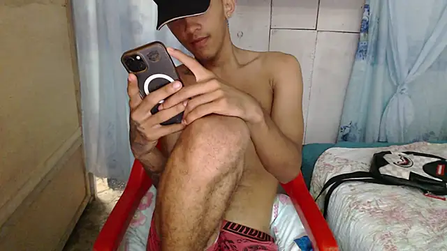 Snapshot of thebesthot chatting on 12.14.25 thebesthot online show from 12.14.25