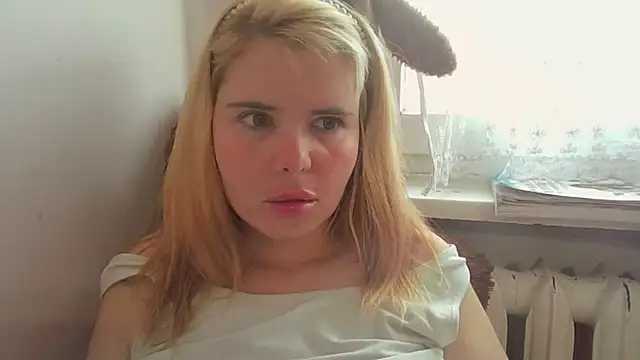 Snapshot of HornyElena chatting on 06.05.26 HornyElena online show from 06.05.26