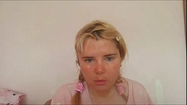 Snapshot of HornyElena chatting on 06.16.26 HornyElena online show from 06.16.26