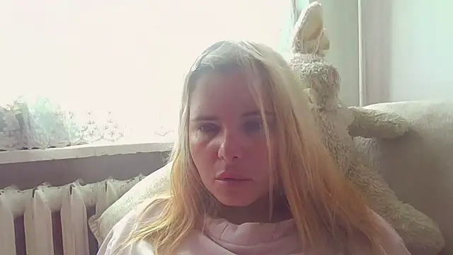 Snapshot of HornyElena chatting on 06.17.26 HornyElena online show from 06.17.26