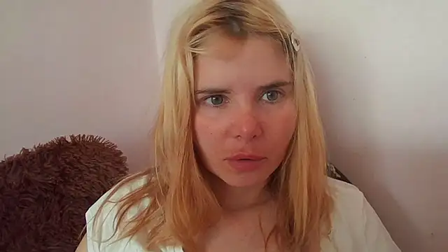 Snapshot of HornyElena chatting on 07.08.26 HornyElena online show from 07.08.26