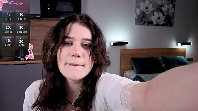 Snapshot of eshleeygreen chatting on 11.15.25 eshleeygreen online show from 11.15.25