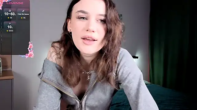 Snapshot of eshleeygreen chatting on 11.28.25 eshleeygreen online show from 11.28.25