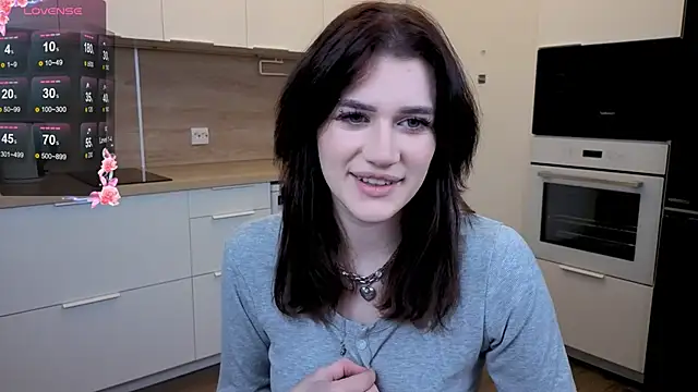 Snapshot of eshleeygreen chatting on 11.30.25 eshleeygreen online show from 11.30.25