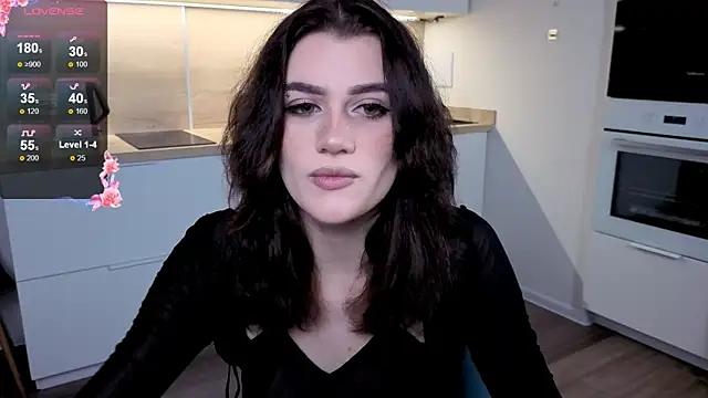 Snapshot of eshleeygreen chatting on 12.03.25 eshleeygreen online show from 12.03.25