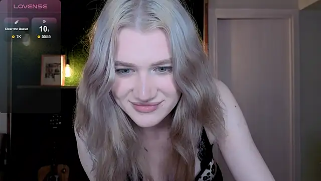 Snapshot of eshleeygreen chatting on 06.07.26 eshleeygreen online show from 06.07.26
