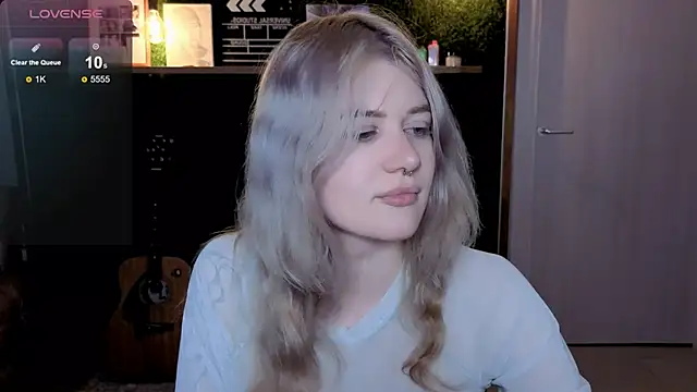 Snapshot of eshleeygreen chatting on 06.18.26 eshleeygreen online show from 06.18.26