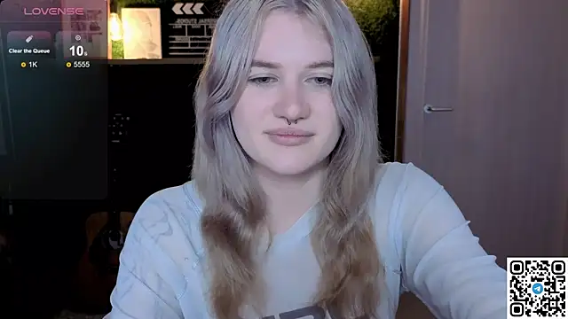 Snapshot of eshleeygreen chatting on 06.18.26 eshleeygreen online show from 06.18.26