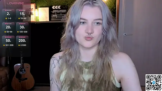 Snapshot of eshleeygreen chatting on 06.19.26 eshleeygreen online show from 06.19.26