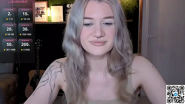 Snapshot of eshleeygreen chatting on 06.27.26 eshleeygreen online show from 06.27.26