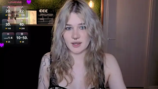 Snapshot of eshleeygreen chatting on 07.10.26 eshleeygreen online show from 07.10.26