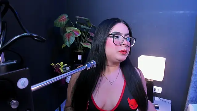 Amy whittee online show from 04.17.26