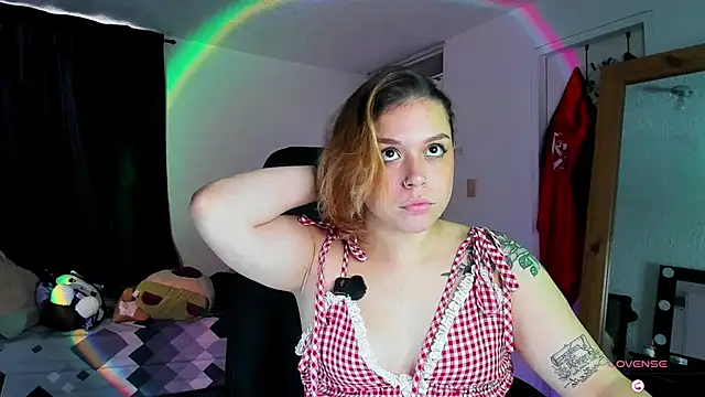 Snapshot of Dubraska_Rubio chatting on 11.21.25 Dubraska Rubio online show from 11.21.25