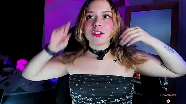 Snapshot of Dubraska_Rubio chatting on 11.25.25 Dubraska Rubio online show from 11.25.25