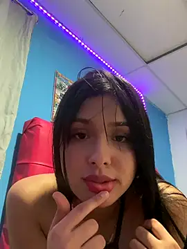 Snapshot of Chiquinquira3 chatting on 11.14.25 Chiquinquira3 online show from 11.14.25