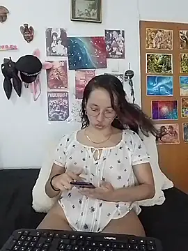 kiaralenon online show from 11.22.25