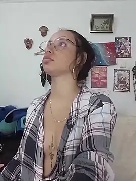 kiaralenon online show from 11.28.25