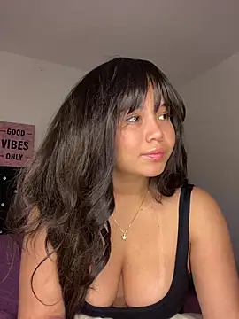Snapshot of LoliitaBennett chatting on 03.17.26 LoliitaBennett online show from 03.17.26