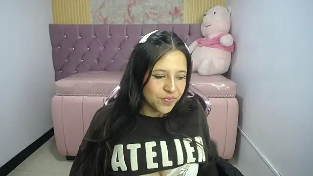 Snapshot of aria_ch2 chatting on 11.29.25 aria ch2 online show from 11.29.25