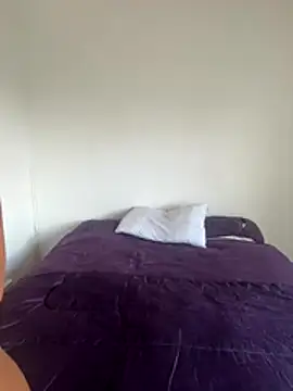 Snapshot of NiaLong21_ chatting on 11.18.25 NiaLong21 online show from 11.18.25