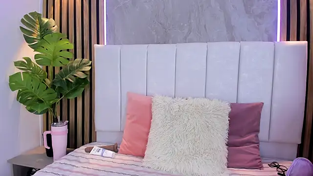 Carlotta de velour online show from 12.16.25