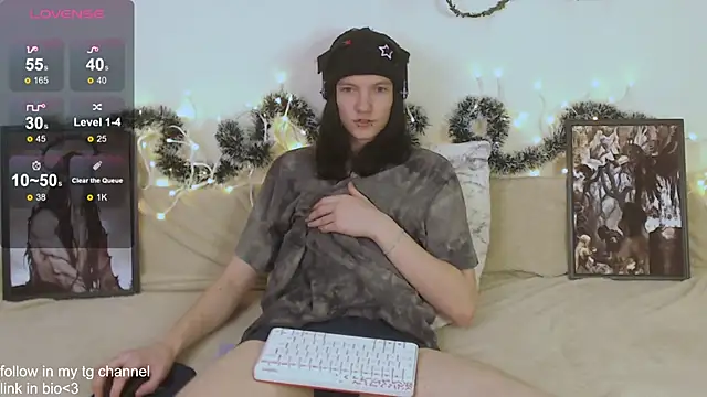 Snapshot of RaidenXL chatting on 02.04.26 RaidenXL online show from 02.04.26