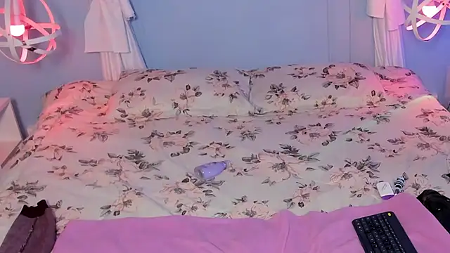 ArtemisaMoonn online show from 11.24.25