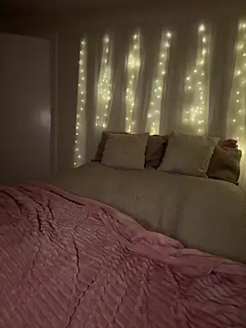 Snapshot of LillieMaee chatting on 03.18.26 LillieMaee online show from 03.18.26