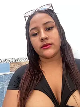 TifanyGrey online show from 11.14.25