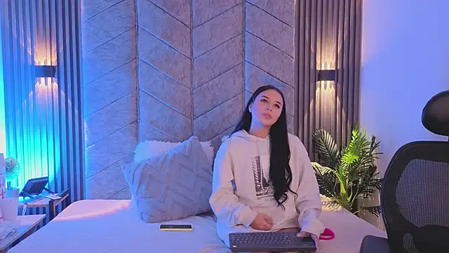 Snapshot of AuroraLanee_ chatting on 11.17.25 AuroraLanee online show from 11.17.25