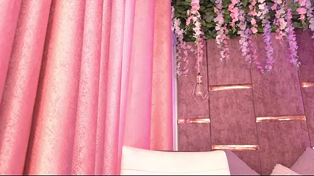 Snapshot of AuroraLanee_ chatting on 11.26.25 AuroraLanee online show from 11.26.25