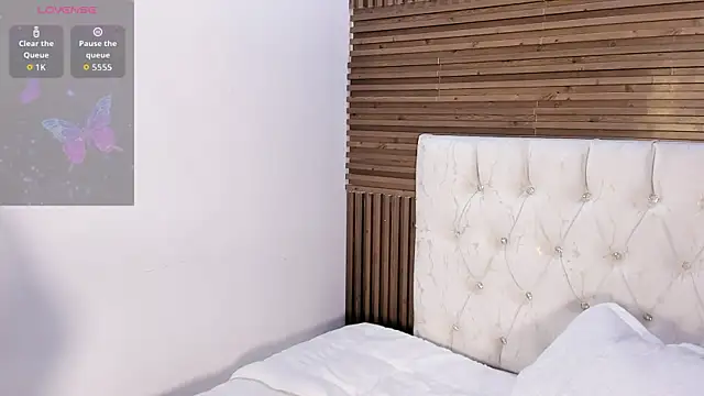 Snapshot of ZarinaWynne chatting on 04.19.26 ZarinaWynne online show from 04.19.26