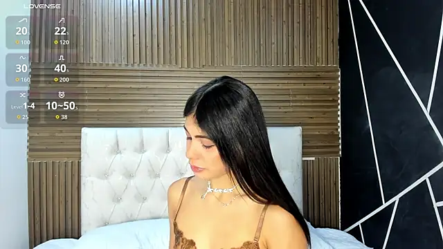 Snapshot of ZarinaWynne chatting on 04.23.26 ZarinaWynne online show from 04.23.26