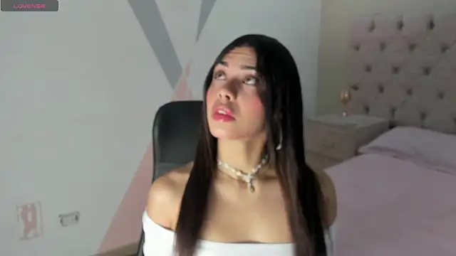 Snapshot of ZarinaWynne chatting on 05.15.26 ZarinaWynne online show from 05.15.26