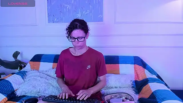 AliceMadnes online show from 12.19.25