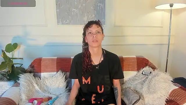 Snapshot of AliceMadnes chatting on 01.17.26 AliceMadnes online show from 01.17.26