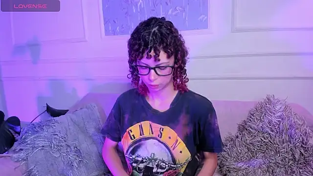 Snapshot of AliceMadnes chatting on 02.11.26 AliceMadnes online show from 02.11.26