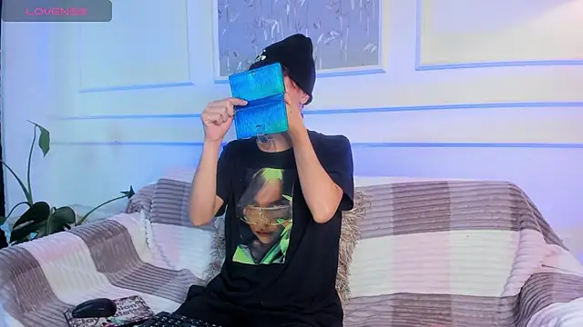 Snapshot of AliceMadnes chatting on 03.01.26 AliceMadnes online show from 03.01.26