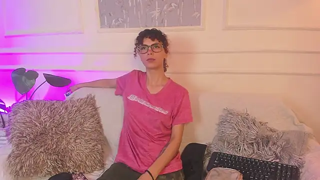 Snapshot of AliceMadnes chatting on 03.16.26 AliceMadnes online show from 03.16.26