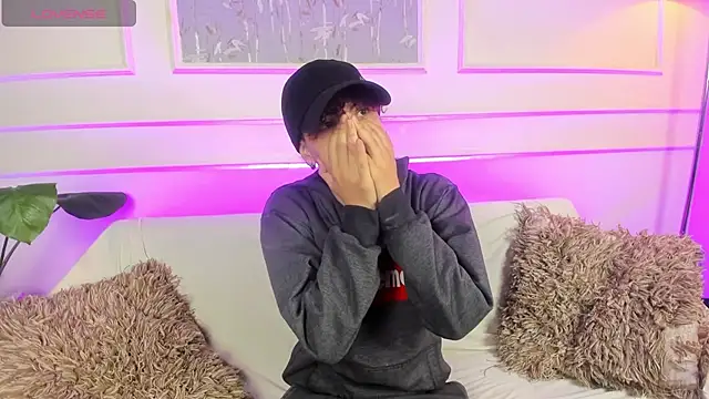 Snapshot of AliceMadnes chatting on 03.23.26 AliceMadnes online show from 03.23.26