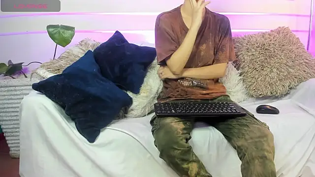 Snapshot of AliceMadnes chatting on 04.09.26 AliceMadnes online show from 04.09.26