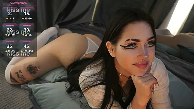 Snapshot of FetishForCassie chatting on 11.26.25 FetishForCassie online show from 11.26.25