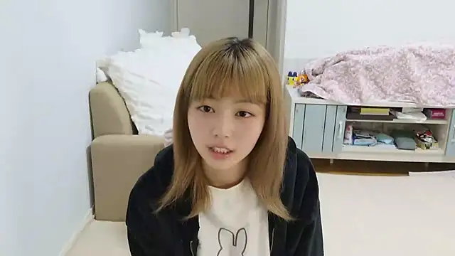 Snapshot of _sizuku_new chatting on 12.04.25 sizuku new online show from 12.04.25