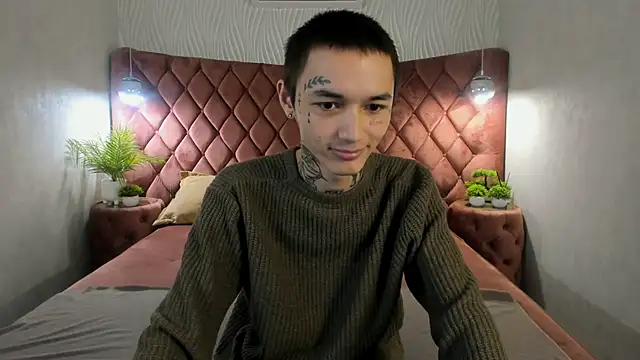 Snapshot of Ionarne chatting on 11.11.25 Ionarne online show from 11.11.25