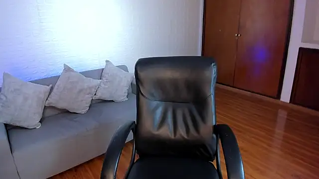 Snapshot of Saara_Corraless chatting on 11.29.25 Saara Corraless online show from 11.29.25