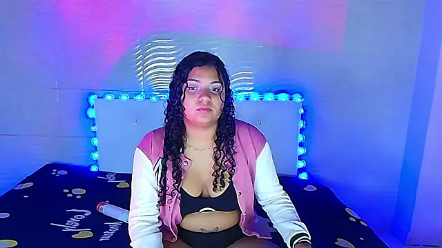 CurlyAliccia  online show from 11.16.25