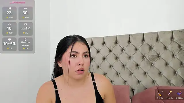 NikkiBotero online show from 11.30.25