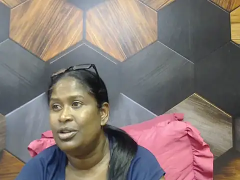 Snapshot of IndianDeluxe chatting on 11.10.25 IndianDeluxe online show from 11.10.25